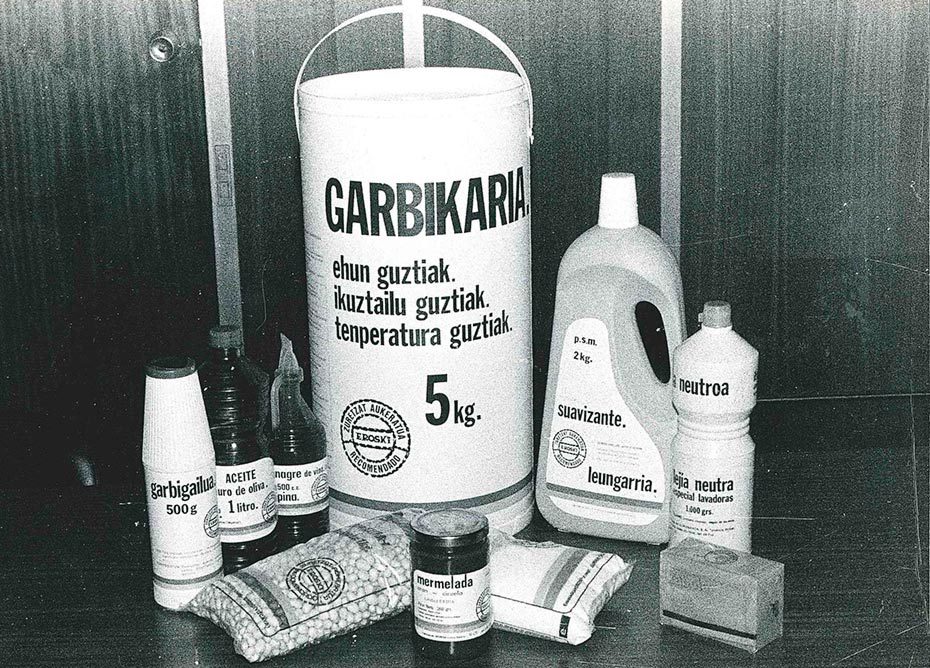 Imatge històrica de primers productes de marca pròpia EROSKI.