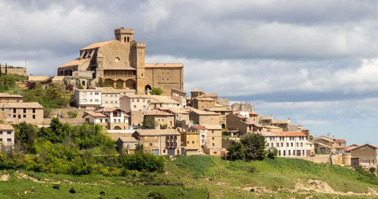 Imatge del municipi d'Uxue a Navarra.