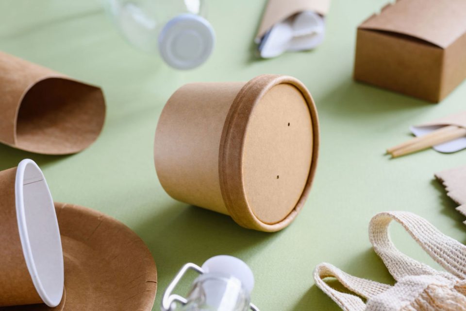 Composició d'envasos reutilitzables i materials sostenibles