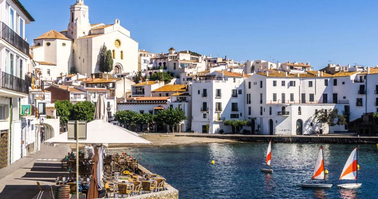 Imatge de costa en el municipi de Cadaqués a Catalunya.